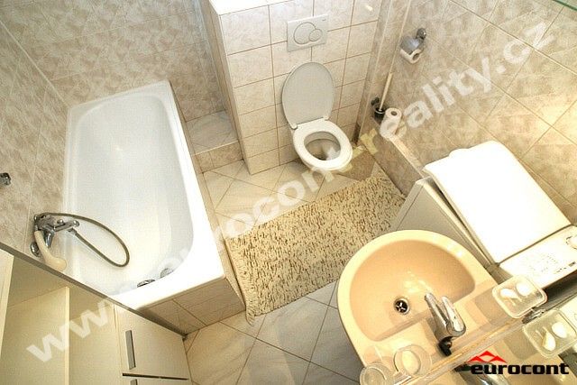 Prodej bytu 2+1, Praha 4 - Koupelna s WC